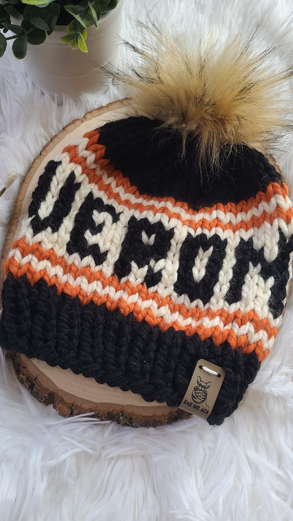 VERONA black and orange knit hat