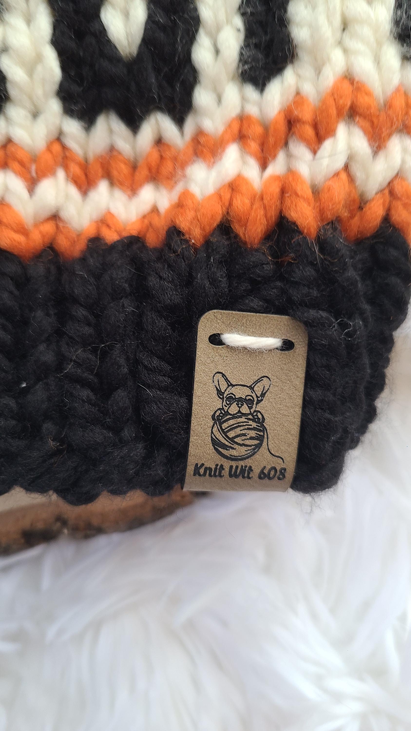 VERONA black and orange knit hat
