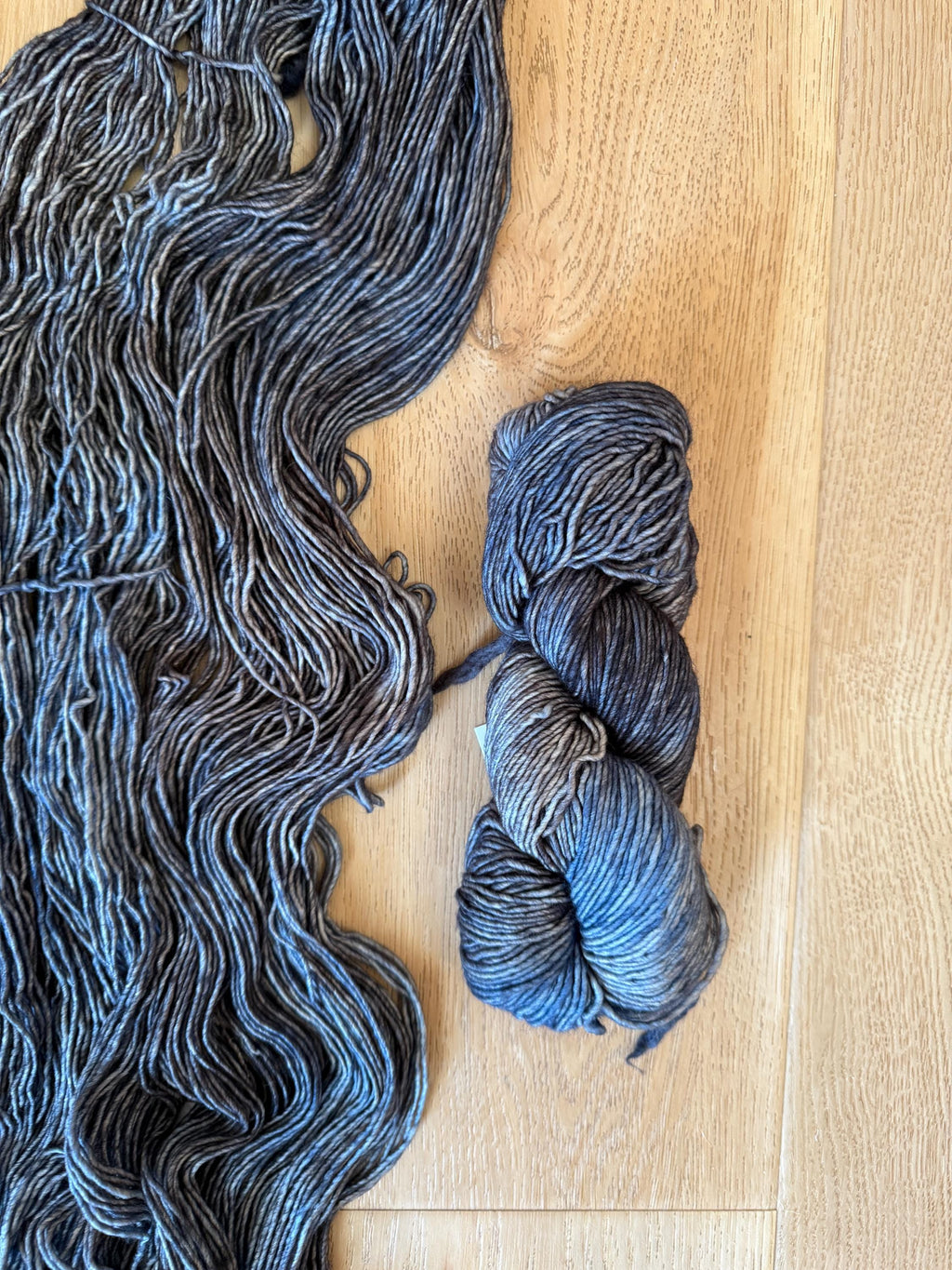 Malabrigo Washted Grey Yarn – Worsted Weight Superwash Merino Wool, Hand Dyed Soft Yarn, Knitting Yarn, Cirrus Grey