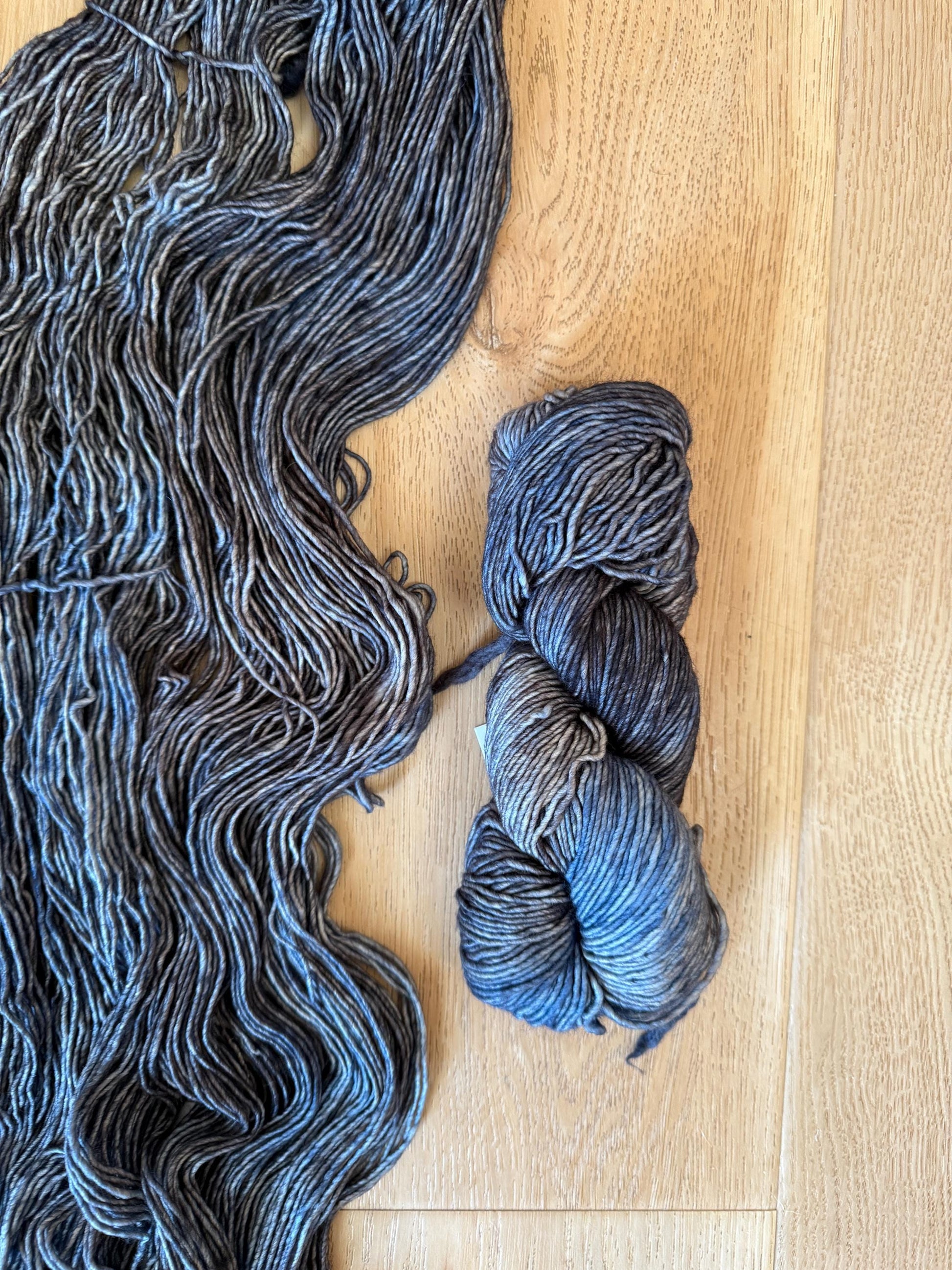 Malabrigo Washted Grey Yarn – Worsted Weight Superwash Merino Wool, Hand Dyed Soft Yarn, Knitting Yarn, Cirrus Grey