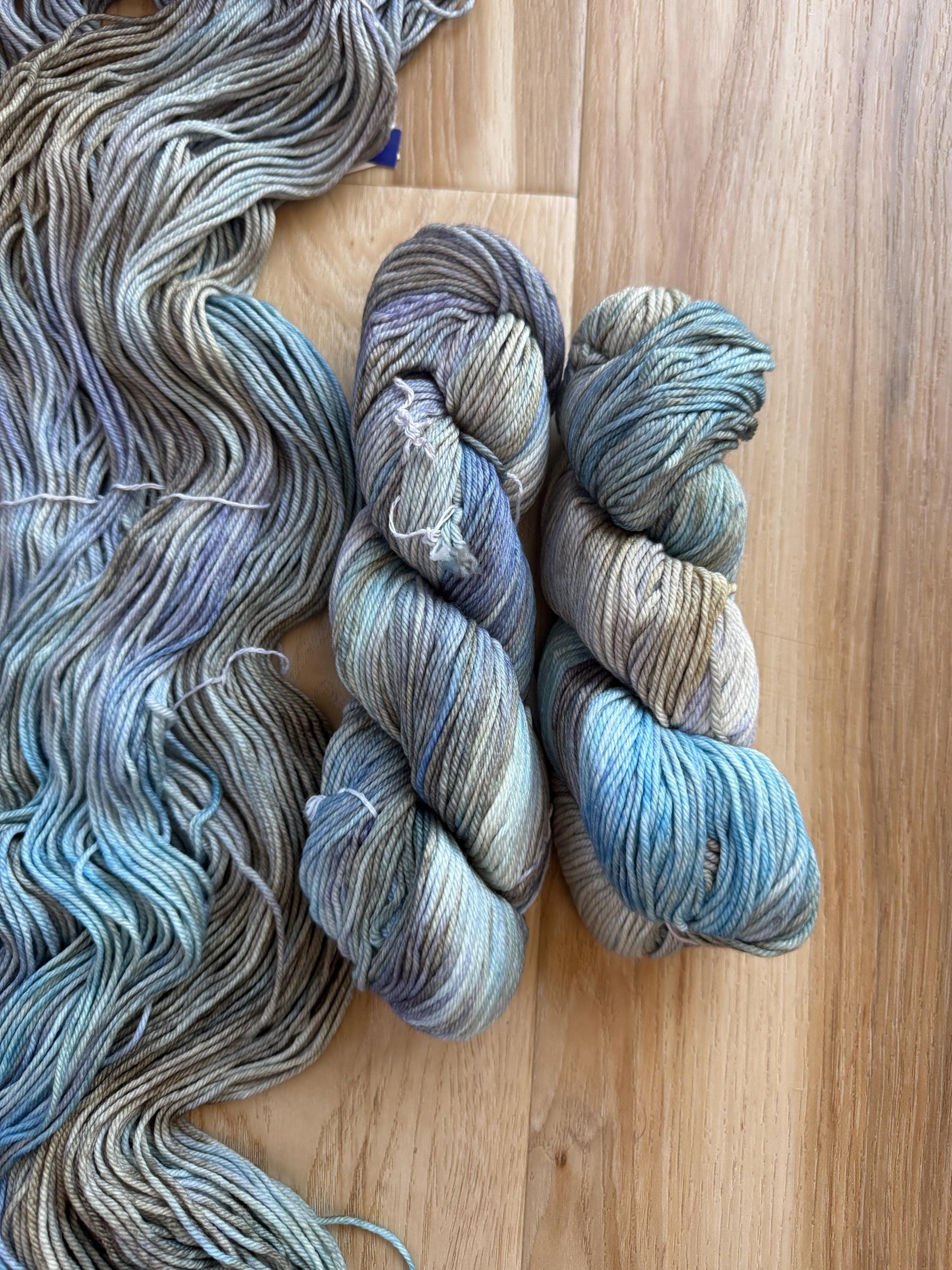 Malabrigo Rios Delphira – Amigas de Rosalindas Worsted Weight Superwash Merino Wool, Hand Dyed Soft Yarn, 4 Ply Knitting Yarn