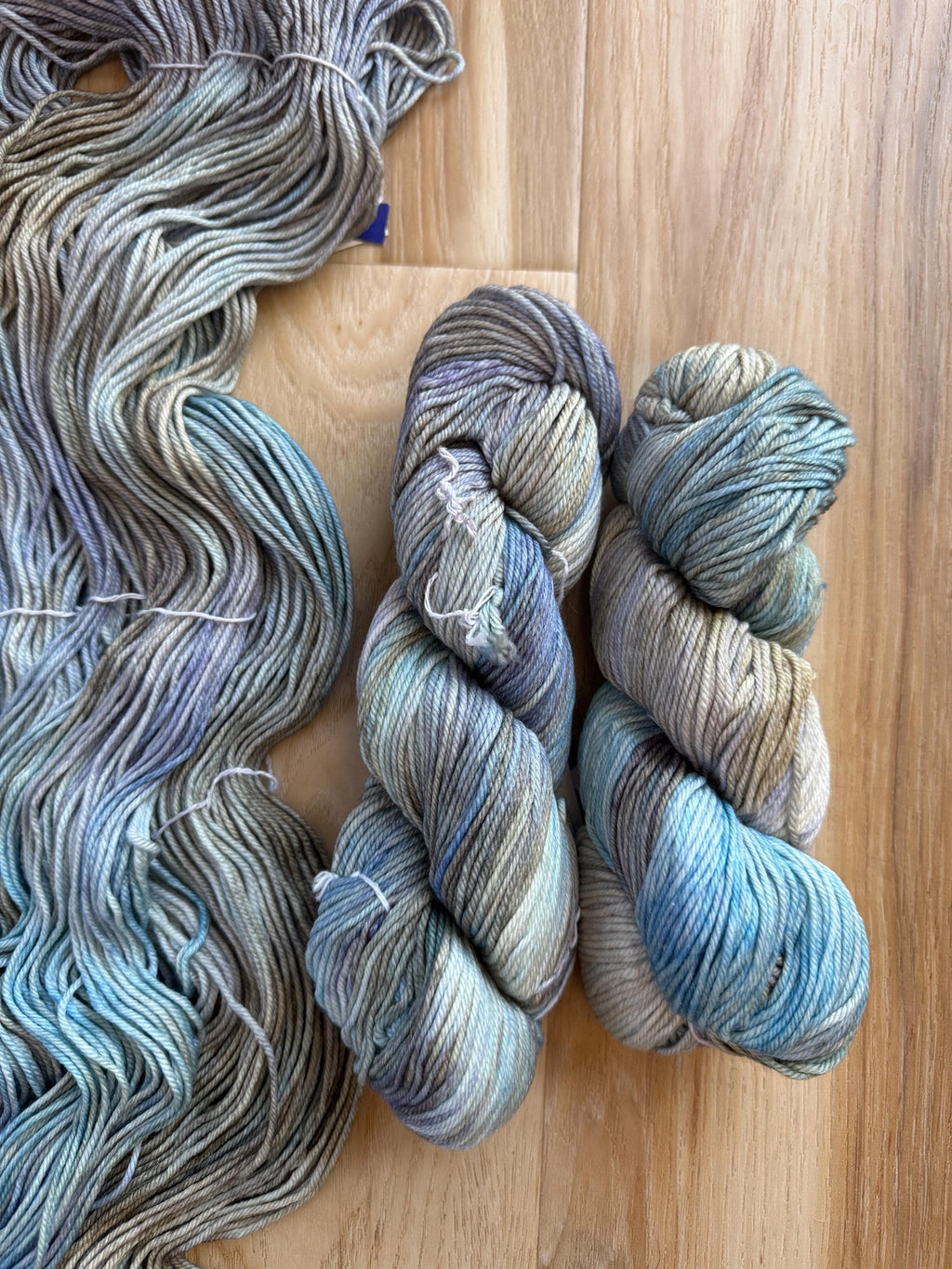 Malabrigo Rios Delphira – Amigas de Rosalindas Worsted Weight Superwash Merino Wool, Hand Dyed Soft Yarn, 4 Ply Knitting Yarn